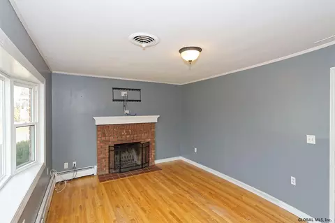 40 Kendale Ave, Schenectady, NY 12304 photo 9