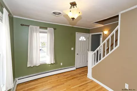 40 Kendale Ave, Schenectady, NY 12304 photo 3