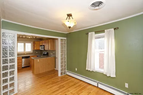 40 Kendale Ave, Schenectady, NY 12304 photo 5