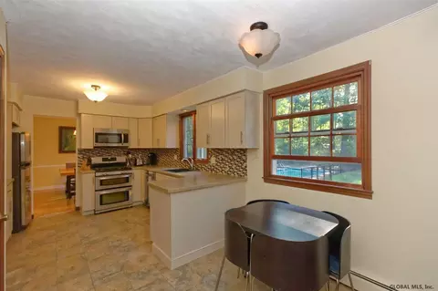 609 Maywood Ave, Schenectady, NY 12303 photo 17