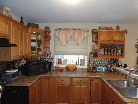 1135 Trinity Ave, Schenectady, NY 12306 photo 4
