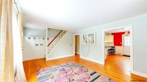 26 Murray Dr, Glenmont, NY 12077 photo 2