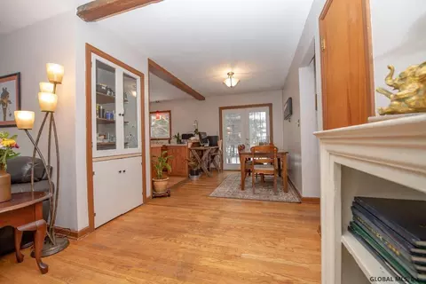 17 Charles Blvd, Delmar, NY 12054 photo 2