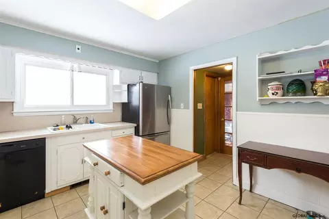 1422 Mcclellan St, Schenectady, NY 12309 photo 4