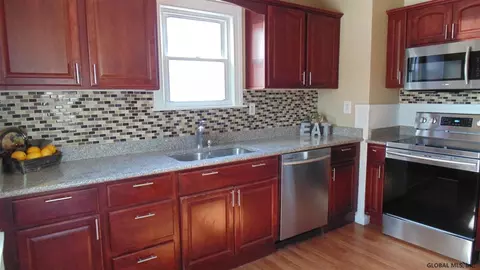 1301 Scott St, Schenectady, NY 12306 photo 4