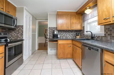137 Elsmere Ave, Delmar, NY 12054 photo 10