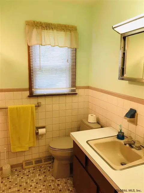 2108 Curry Rd, Schenectady, NY 12303 photo 3