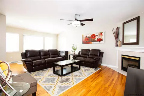 498 Chadwick Rd, Schenectady, NY 12304 photo 6