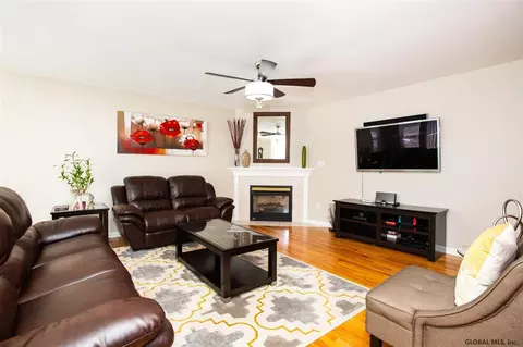 498 Chadwick Rd, Schenectady, NY 12304 photo 8