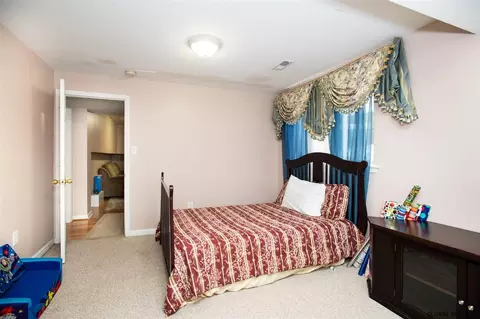 498 Chadwick Rd, Schenectady, NY 12304 photo 15