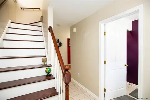 498 Chadwick Rd, Schenectady, NY 12304 photo 3