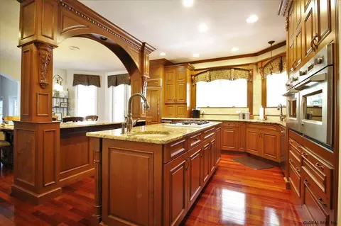 852 Greenthorne Blvd, Schenectady, NY 12303 photo 13