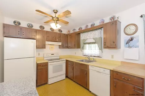 175 Ray Ave, Schenectady, NY 12309 photo 10