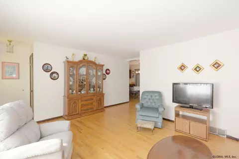 175 Ray Ave, Schenectady, NY 12309 photo 6