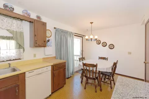 175 Ray Ave, Schenectady, NY 12309 photo 12