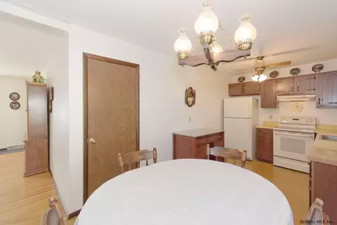 175 Ray Ave, Schenectady, NY 12309 photo 8