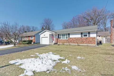 175 Ray Ave, Schenectady, NY 12309 photo 2