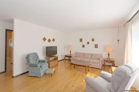 175 Ray Ave, Schenectady, NY 12309 photo 3