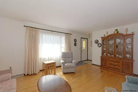 175 Ray Ave, Schenectady, NY 12309 photo 5
