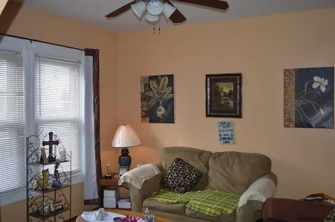 937 Maple Ave, Schenectady, NY 12307 photo 4