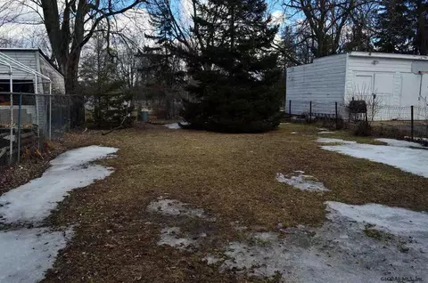 937 Maple Ave, Schenectady, NY 12307 photo 3