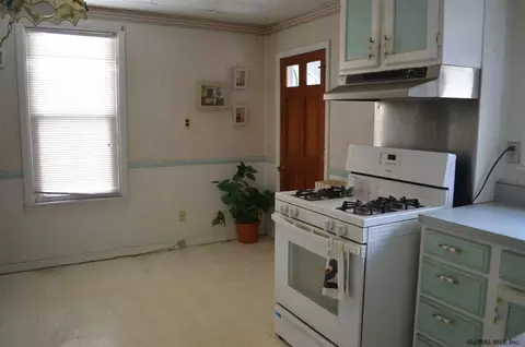 937 Maple Ave, Schenectady, NY 12307 photo 17