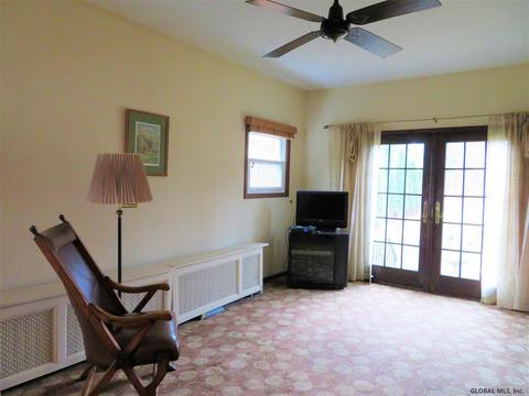 2 Harvard Ave, Albany, NY 12208 photo 9