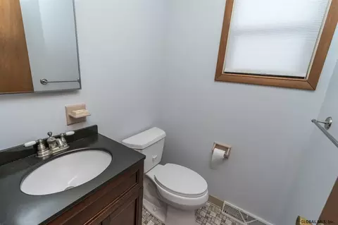 33 Hancock Dr, Glenmont, NY 12077 photo 18