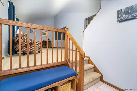 33 Hancock Dr, Glenmont, NY 12077 photo 6