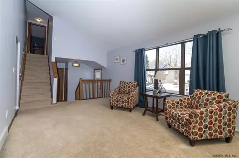 33 Hancock Dr, Glenmont, NY 12077 photo 8