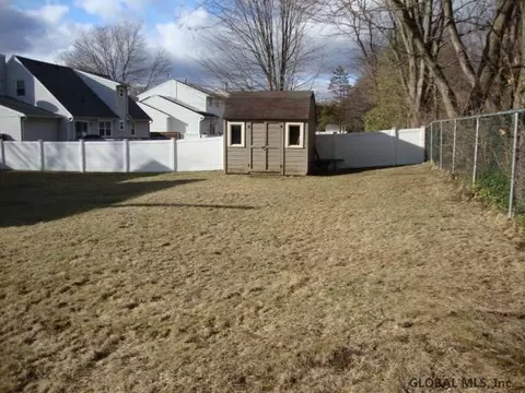 33 Hancock Dr, Glenmont, NY 12077 photo 33