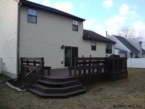 33 Hancock Dr, Glenmont, NY 12077 photo 3