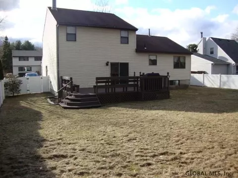 33 Hancock Dr, Glenmont, NY 12077 photo 2