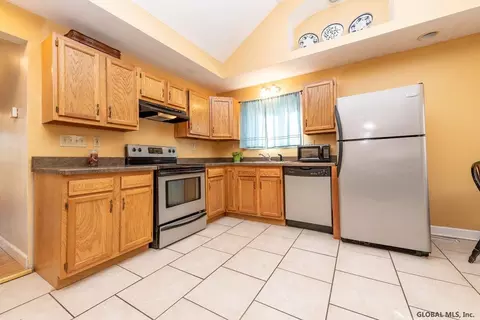 113 Cherry Ave, Delmar, NY 12054 photo 5