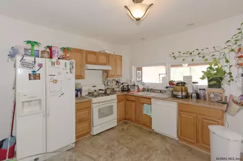 1146 Phoenix Ave, Schenectady, NY 12308 photo 14