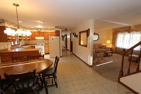2013 Michael Ln, Schenectady, NY 12306 photo 2