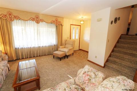 2013 Michael Ln, Schenectady, NY 12306 photo 4