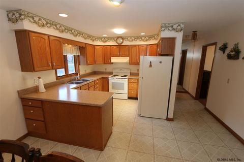 2013 Michael Ln, Schenectady, NY 12306 photo 3
