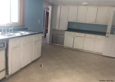 3017 Evelyn Dr, Schenectady, NY 12303 photo 4