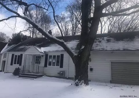 3017 Evelyn Dr, Schenectady, NY 12303 photo 2