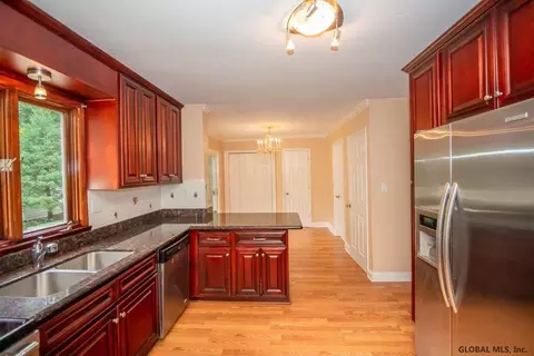 3677 E Lydius St, Schenectady, NY 12303 photo 4
