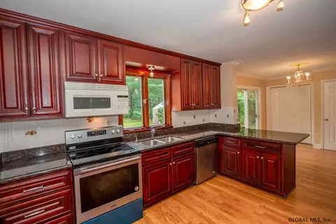 3677 E Lydius St, Schenectady, NY 12303 photo 3