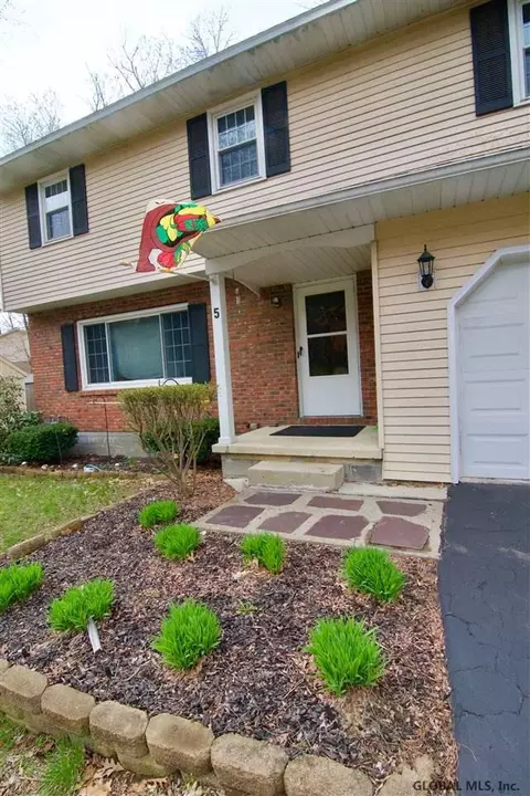 5 Raspberry Dr, Malta, NY 12020 photo 2