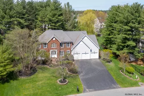 22 Gullane Dr, Slingerlands, NY 12159 photo 2