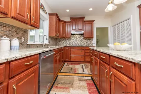 22 Gullane Dr, Slingerlands, NY 12159 photo 14