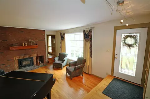 7 Stony Brook Dr, Rexford, NY 12148 photo 5