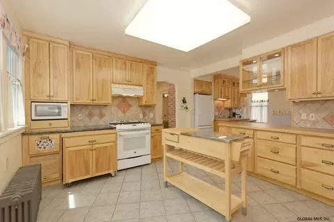 1270 Garner Ave, Schenectady, NY 12309 photo 2