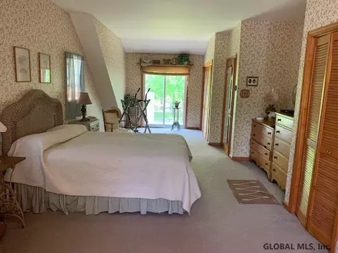 426 Taurus Rd, Schenectady, NY 12304 photo 20