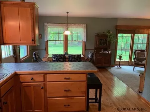 426 Taurus Rd, Schenectady, NY 12304 photo 10