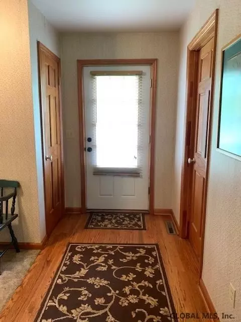 426 Taurus Rd, Schenectady, NY 12304 photo 18